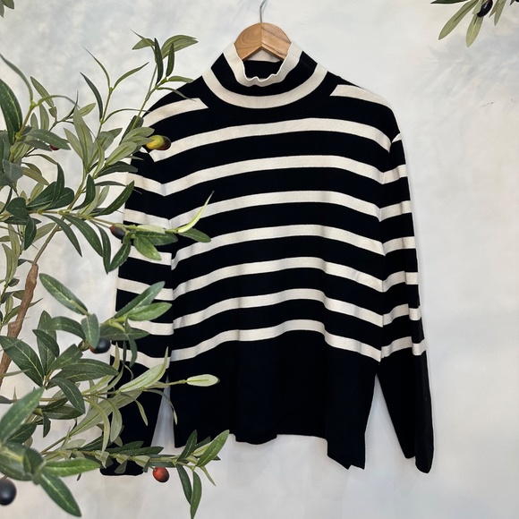 H&M Black & White Striped Mock Turtleneck Sweater – Size M - Picture 2 of 6